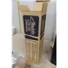 Image 4 : Aladdin Authentic Kerosene Mantle Lamp in Original Box