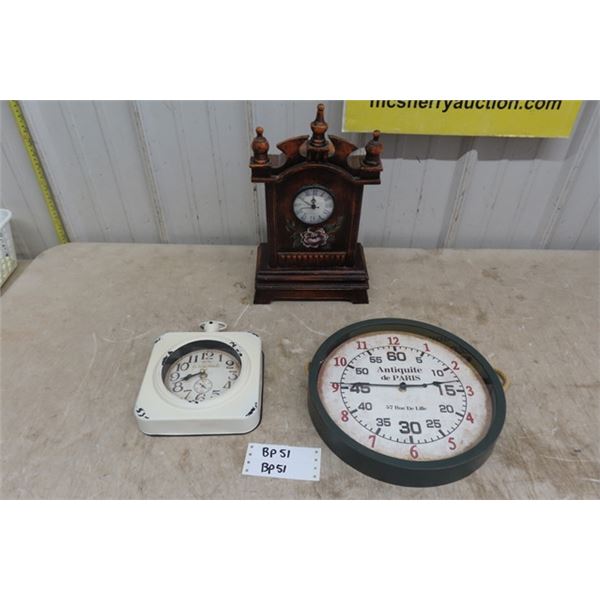 3 Different Clocks; Wooden Mantle Clock, Round Antiquite De 