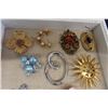 Image 2 : 17 Fashion Jewelry Brooches