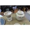 Image 2 : 11 pc Wedgewood Plates, Vases, Urns