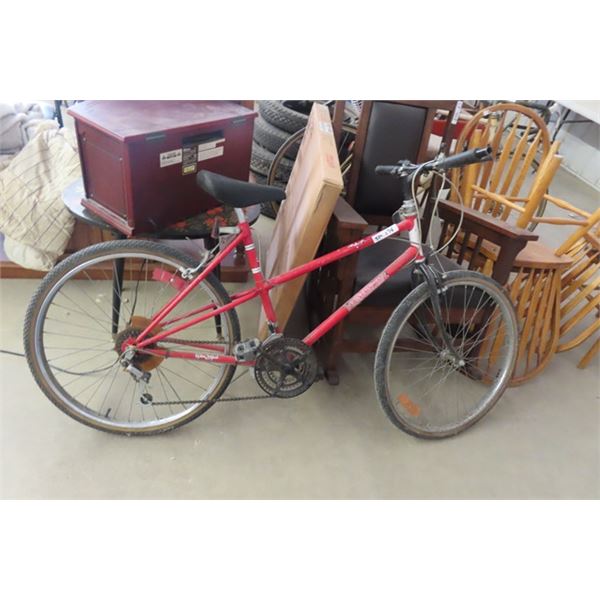 Venture Mountain Tour Pedal Bike 15 Speed 25"