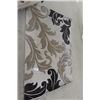 Image 1 : Area Rug 52" x 86"