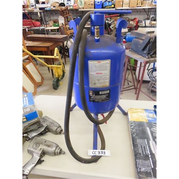 Power Fist 5 Gal Pressure Sandblaster