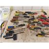 Image 2 : 125 Assorted Screwdrivers - All Types