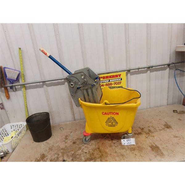 Commercial Mop Pail with Squeeze