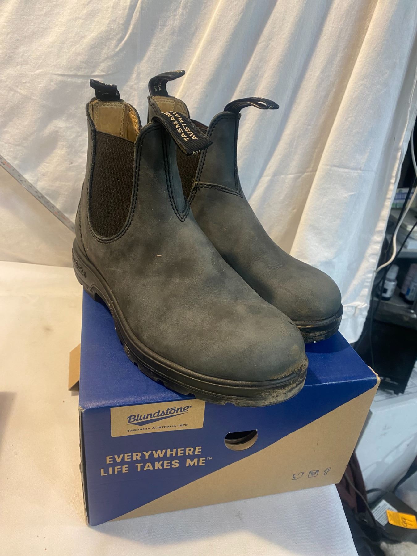 Blundstones size 4.5