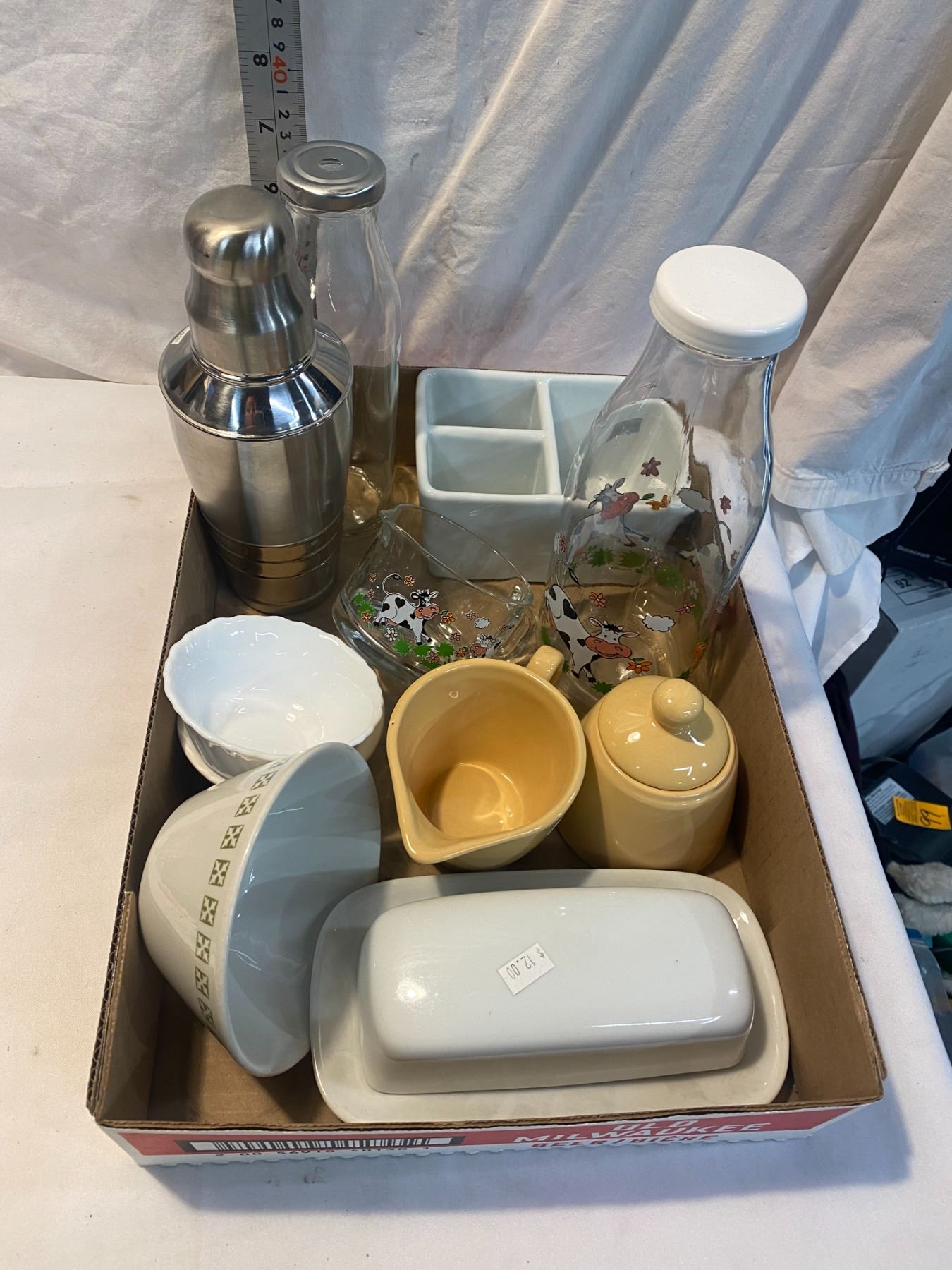 Assorted kitchen items