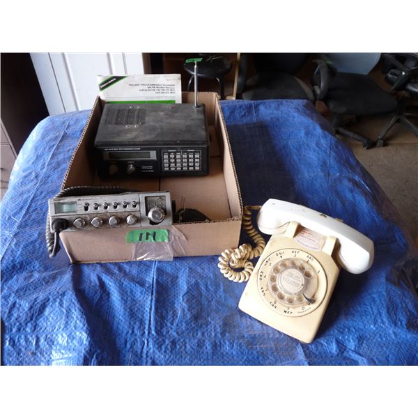 Box with realistic 200 channel pro 2021 programmable scanner; Midland