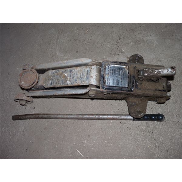 Floor Jack , not working may need oil , as is