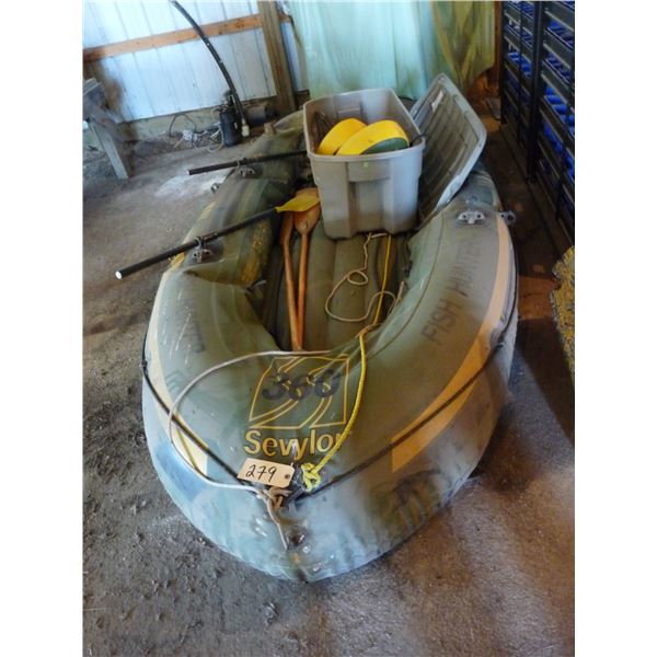 Sevylor fish hunter HF360 rubber raft with oars