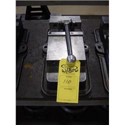 KURT MACHINE VISE W/ROTARY BASE