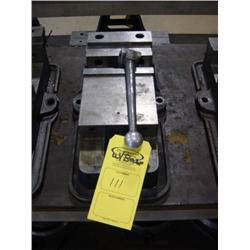 KURT MACHINE VISE W/ROTARY BASE