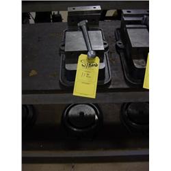 KURT MACHINE VISE W/ROTARY BASE