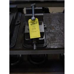 KURT MACHINE VISE W/ROTARY BASE