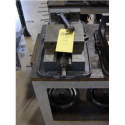 KURT MACHINE VISE W/ROTARY BASE