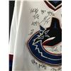 Image 2 : VANCOUVER CANUCKS 1995-96 TEAM SIGNED HOCKEY JERSEY (GCG HOLO)