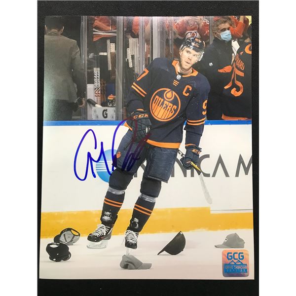 CONNOR MCDAVID SIGNED EDMONTON OILERS 8 X 10 (GCG HOLO)