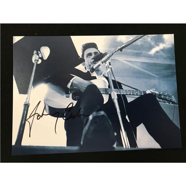 JOHNNY CASH SIGNED PHOTOGRAPH 8X10 (RA COA)