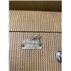 Image 2 : 2 PIECE LION BRAND LUGGAGE SET