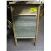Image 1 : GLASS WASHBOARD