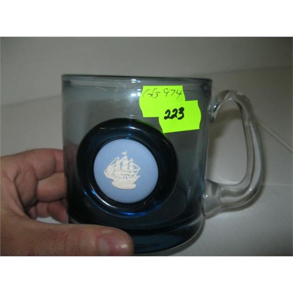 GLASS MUG W/WEDGEWOOD PLAQUE