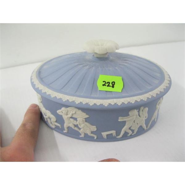 LIDDED WEDGEWOOD DISH