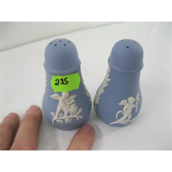 WEDGEWOOD SALT & PEPPER SHAKER