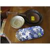 Image 1 : SET OF 3 OLD BACKPACKER PANS (PRIMITIVE), POTTERY BOWL & ROYAL CROWN DERBY - BLUE MIKADO - TRAY