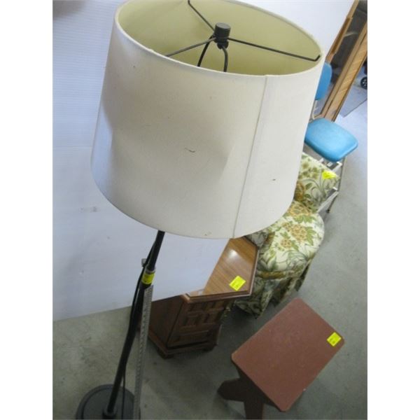 ADJUSTABLE FLOOR LAMP