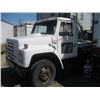 Image 2 : 1988 S1600 INTERNATIONAL FLAT DECK: VIN 1HTLAZPK1JH528836 - RUNNING, DIESEL, AUTOMATIC, 134,104KMs,