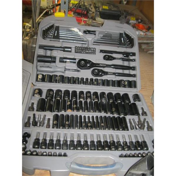 MASTERCRAFT MAXIMUM CASED TOOL SET