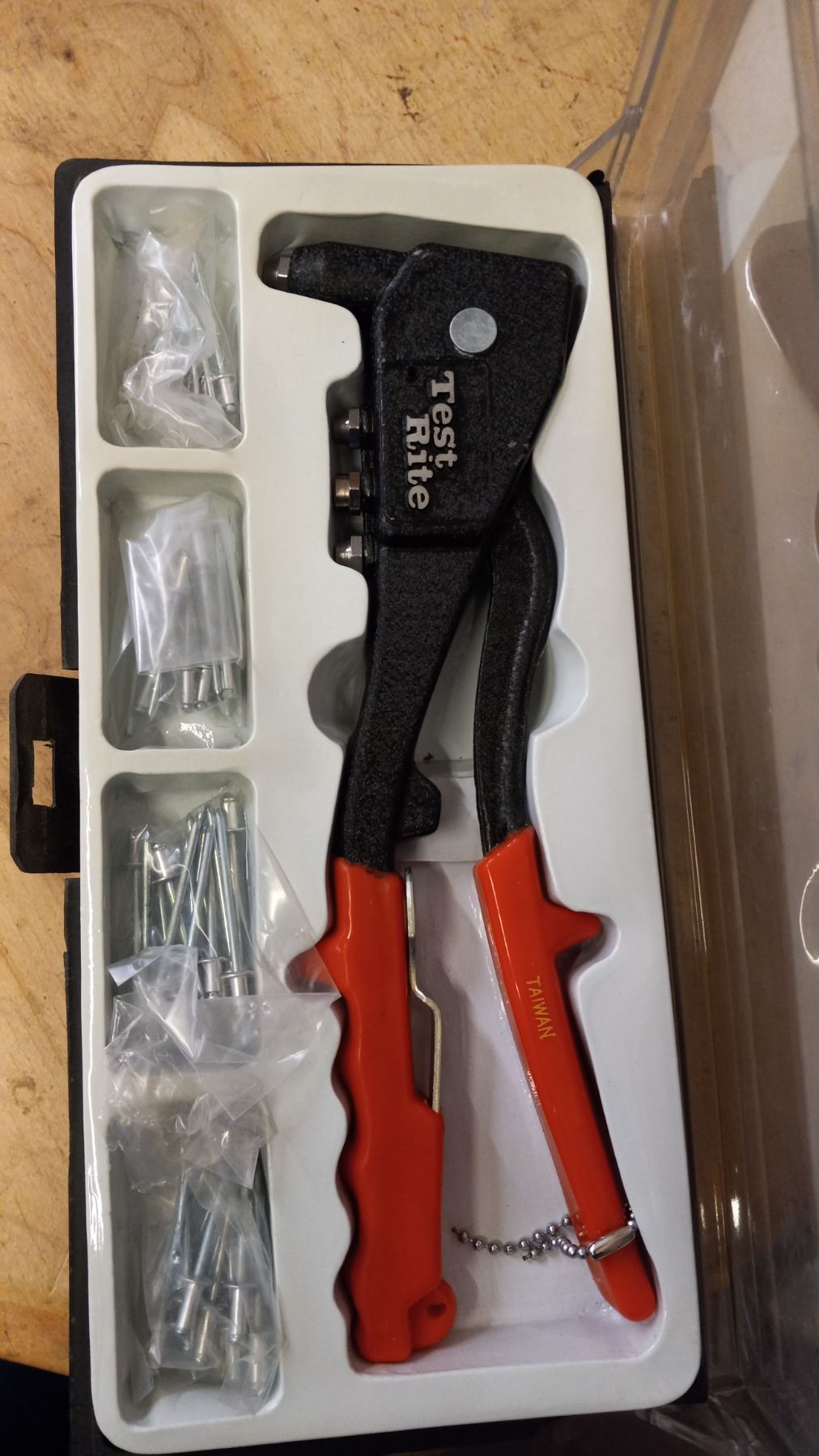 POP RIVET GUN W/RIVETS