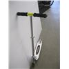 Image 2 : 2 WHEEL RAZOR SCOOTER