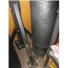 Image 2 : HEAVY STAND W/VERTICAL HEAVY BAG