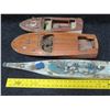 Image 27 : Qty 3 Model Boats: Battleship Missouri 32"L, Wooden Speed Boat & Chris Craft 18"L