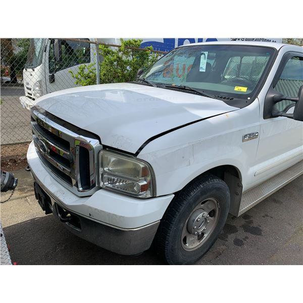 2006 FORD F-250 XLT SUPER DUTY, 4DR EXTENDED CAB, WHITE, VIN 1FTSX20526EA39728