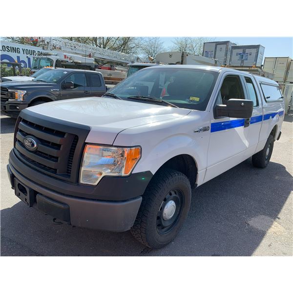 2012 FORD F-150 XL, 4DR EXTENDED CAB, WHITE, VIN 1FTEX1EM8CFC12472