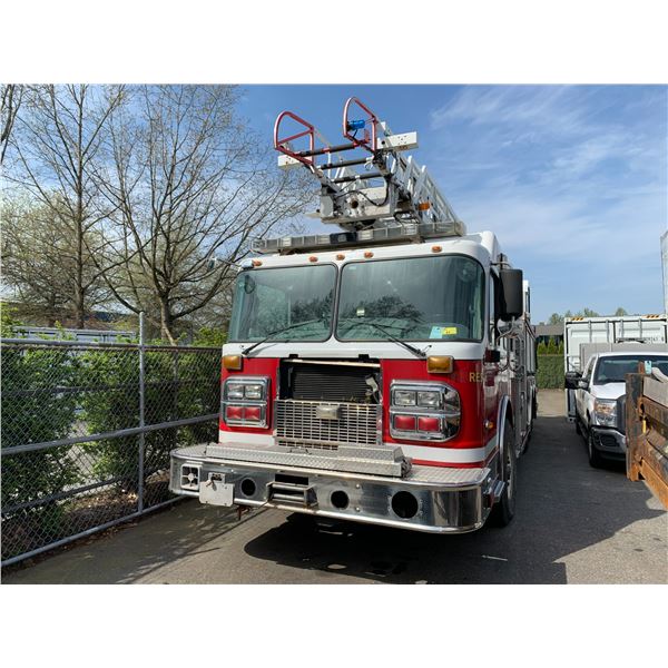 2004 SPARTAN LADDER FIRE TRUCK, GLADIATOR CLASSIC, RED, VIN 4S7AW2F924C047666