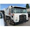 Image 2 : 2010 AUTOCAR 2DR GARBAGE TRUCK, WHITE, VIN 5VCACLJF1AH210449
