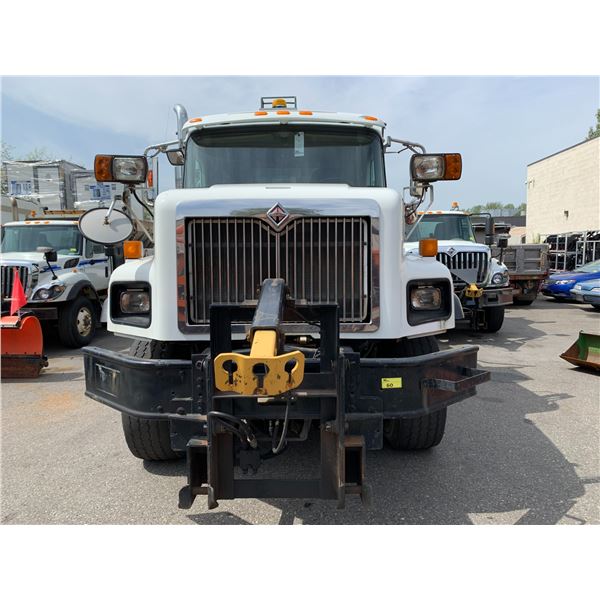 2003 INTERNATIONAL 5600 6X4, 2 DR DUMP TRUCK, WHITE/GREY, VIN 1HTXHAXT13J068970