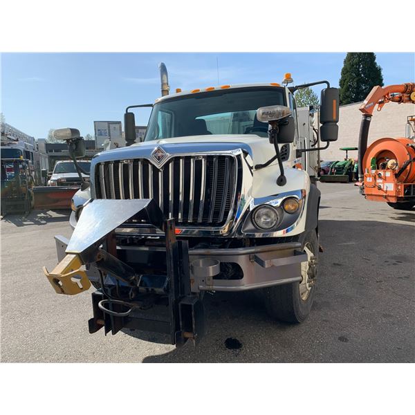 2009 INTERNATIONAL 7400 SBA 4X2 7400 SNOW CLEANER, WHITE, VIN 1HTWCAZR29J100460