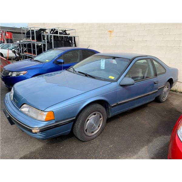 1989 FORD THUNDERBIRD, 2DR SEDAN, BLUE, VIN 1FABP6046KH207304