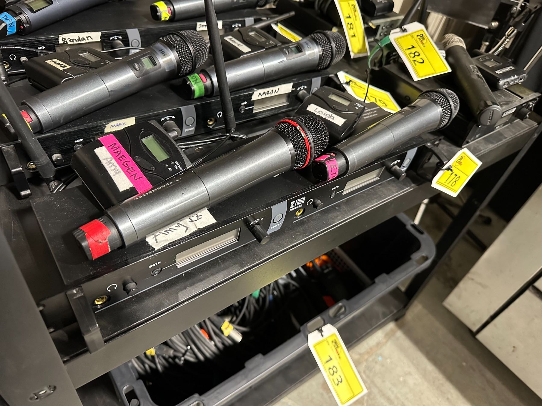 TUGA RW2080 PROFESSIONAL WIRELESS MICROPHONE RACK MOUNT HUB WITH 2 ...