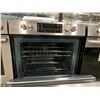 Image 3 : FRIGIDAIRE GALLERY CGEH3047VFD STAINLESS STEEL 5 BURNER CERAMIC TOP ELECTRIC OVEN