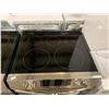 Image 2 : FRIGIDAIRE GALLERY CGEH3047VFD STAINLESS STEEL 5 BURNER CERAMIC TOP ELECTRIC OVEN