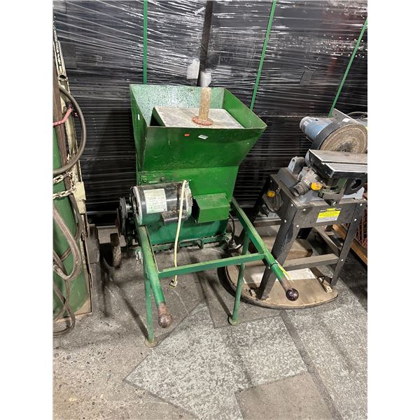 GREEN ELECTRIC INDUSTRIAL MOBILE MULCHER