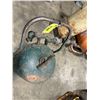 Image 4 : GREEN 20" TALL MOBILE INDUSTRIAL PNEUMATIC ABRASIVES SPRAYER ( NO HOSE OR GUN )