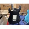 Image 5 : SLICK BLACK WOOD BODY 6 STRING ELECTRIC GUITAR WITH MAPLE NECK