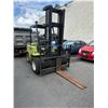Image 2 : CLARK C500-Y80 2 STAGE 149" MAST DUAL FRONT TREAD SOLID RUBBER TIRE  7975 LBS CAPACITY GAS SIT DOWN