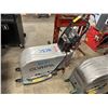 Image 2 : OLYMPIA EDGER D SILVER ELECTRIC ICE RESURFACERS ( HAS BATTERY, CHARGER & KEY)